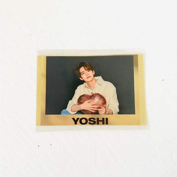 K-pop TREASURE 2 Photo Cards All members and YOSHI New - Picture 3 of 3